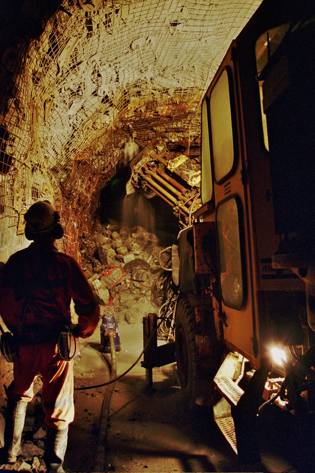 Big-Bell-production-drilling-inspection-2001 Image 1: Big Bell production drilling inspection 2001